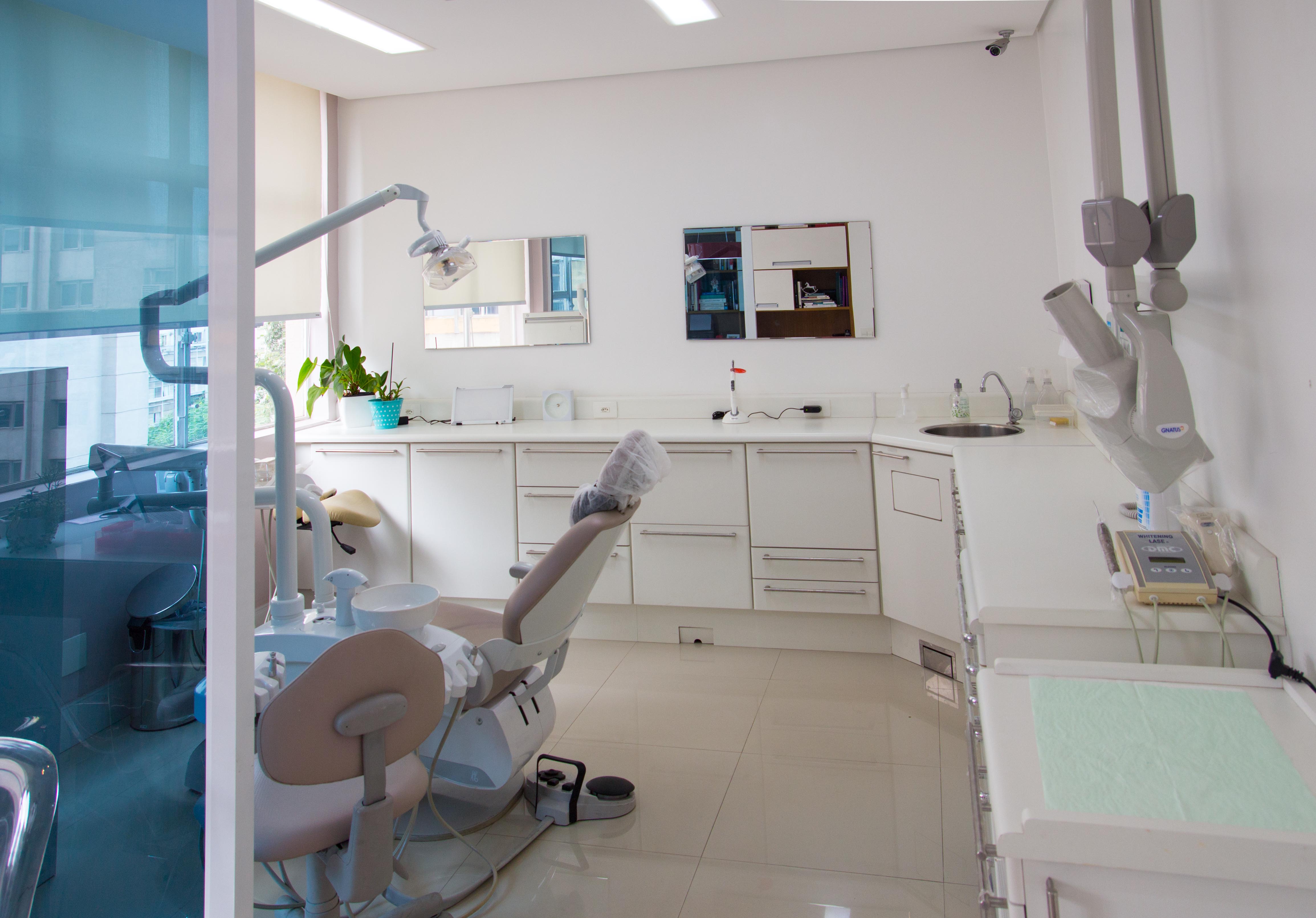 Imagens do Dentista Dr Maico Dutra, bairro Bela Vista